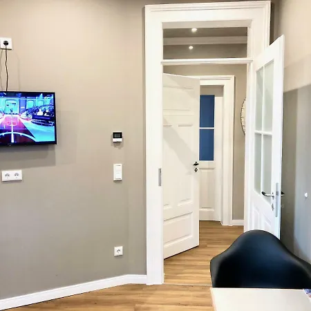 Hostel Leipzig-suites - Hostel-apartment Lindenauer Markt Λειψία