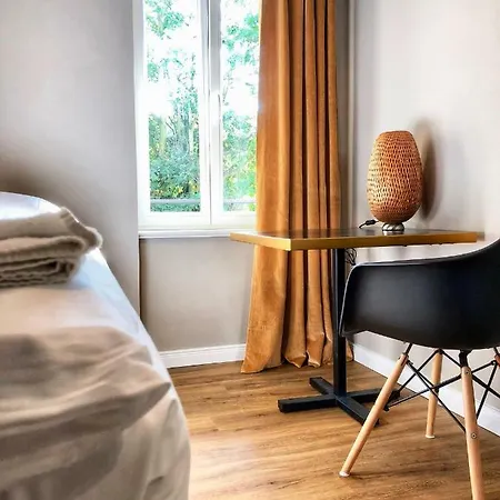 Hostel Leipzig-suites - Hostel-apartment Lindenauer Markt Λειψία