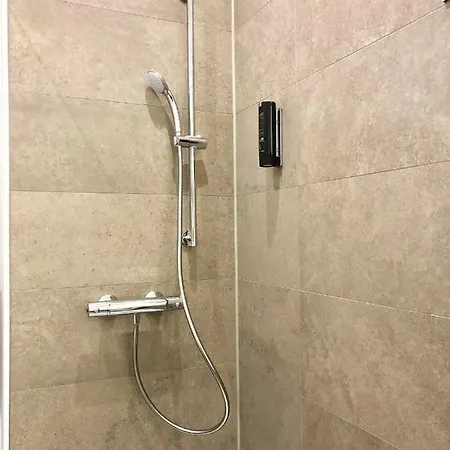 Leipzig-suites - Hostel-apartment Lindenauer Markt Λειψία